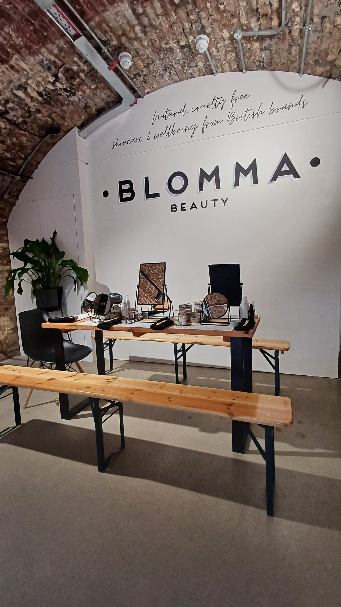 photo showing the table set up for the facial bar guided facial experience. wooden table and benches with individual mirrors, headbands and skincare sets ready for the class to start