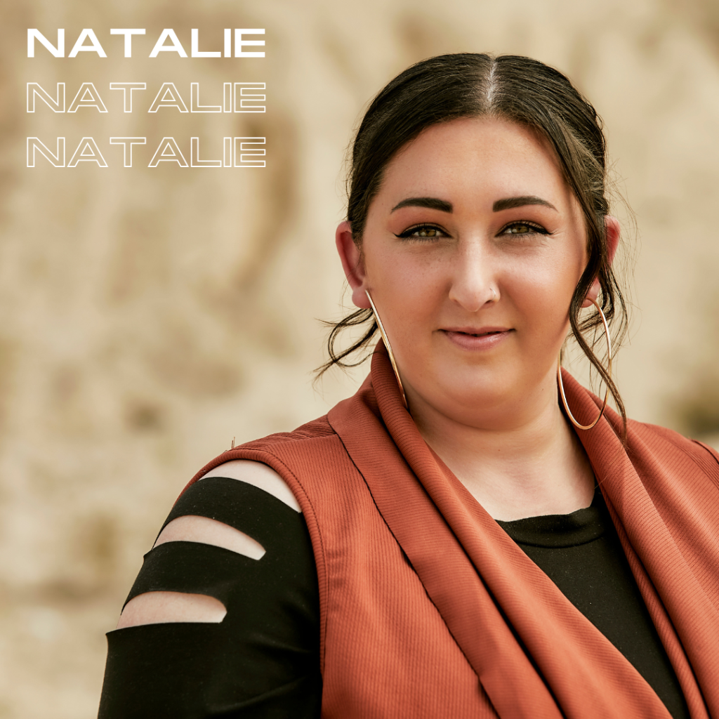 Image of woman modelling the Bomonde mineral foundation in shade Natalie