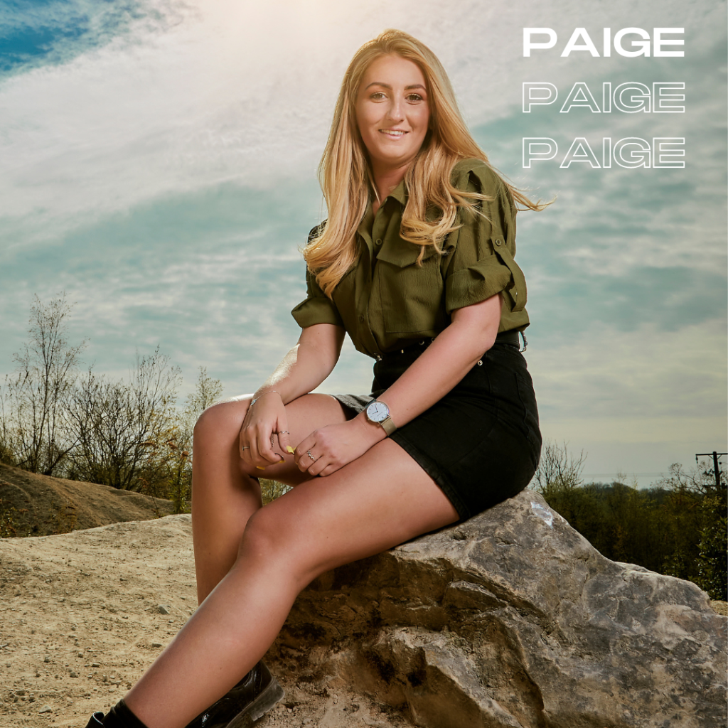 Image of woman modelling the Bomonde mineral foundation in shade Paige