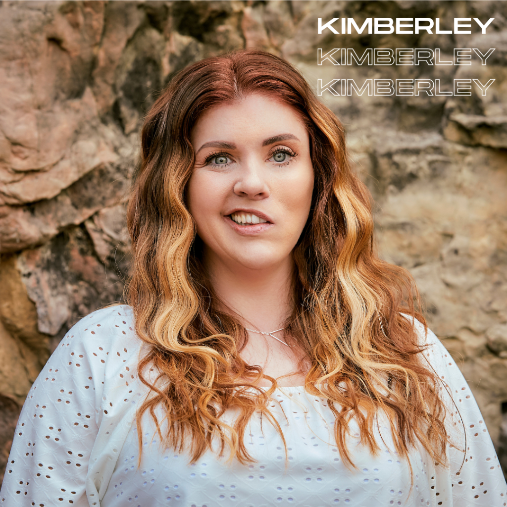 Image of woman modelling the Bomonde mineral foundation in shade Kimberly