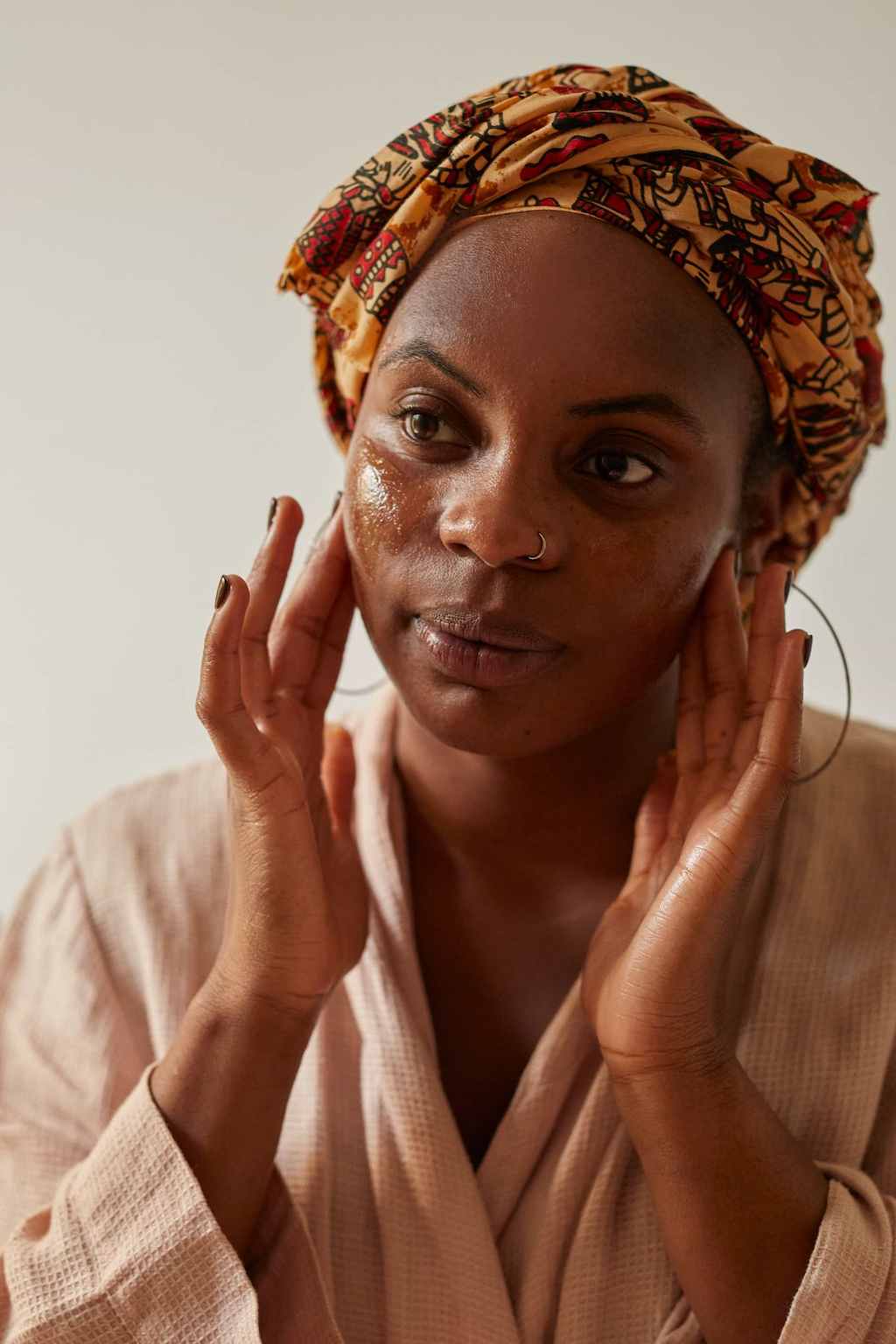UpCircle Cleansing Face Balm. Natural skincare. A model is gently massaging the product into her cheeks.